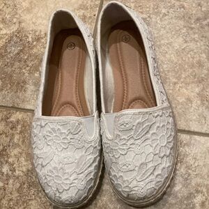 Amazon brand - white lace canvas slip on - size 9